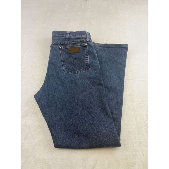 Wrangler Jeans Mens 47x30 Blue Cowboy Cut Regular Fit Premium Performance Denim - Picture 2 of 12